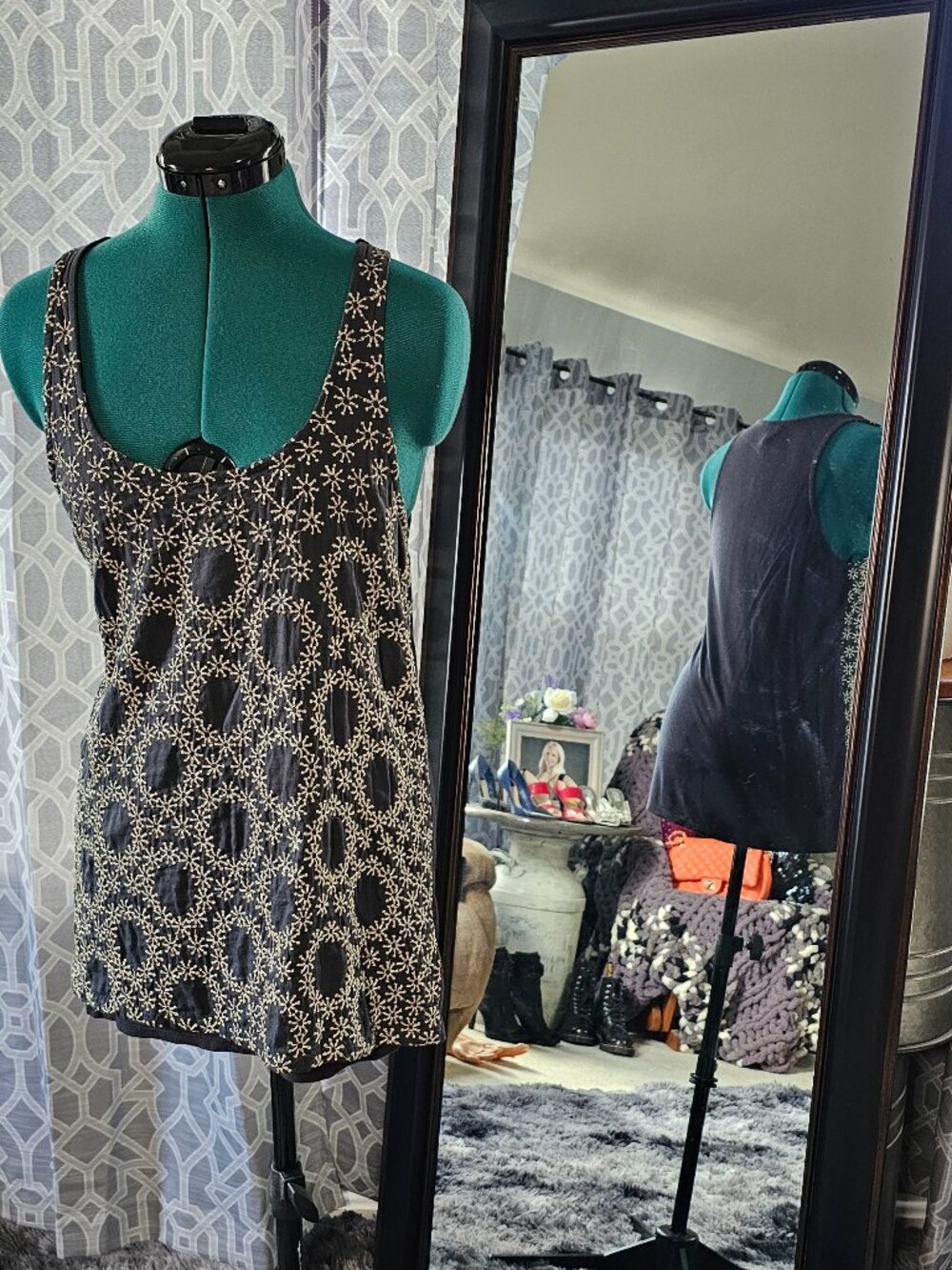 HWR Monogram Black & White Geometric Sleeveless Top – Size M
